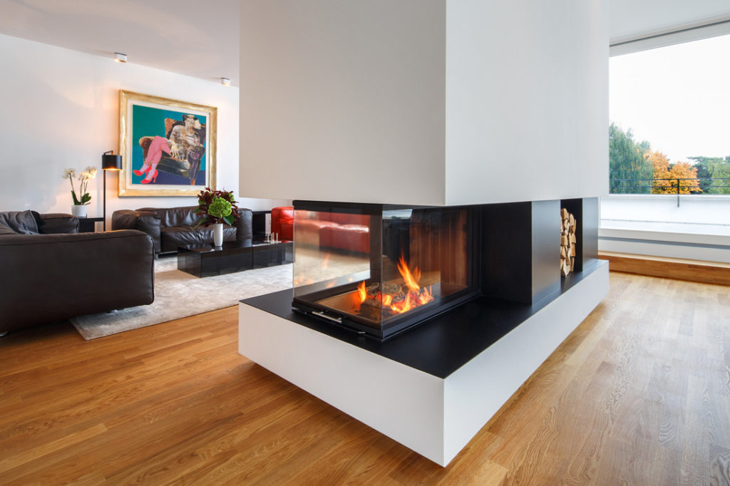 Interieurfotografie von Wohnzimmer mit Kamin