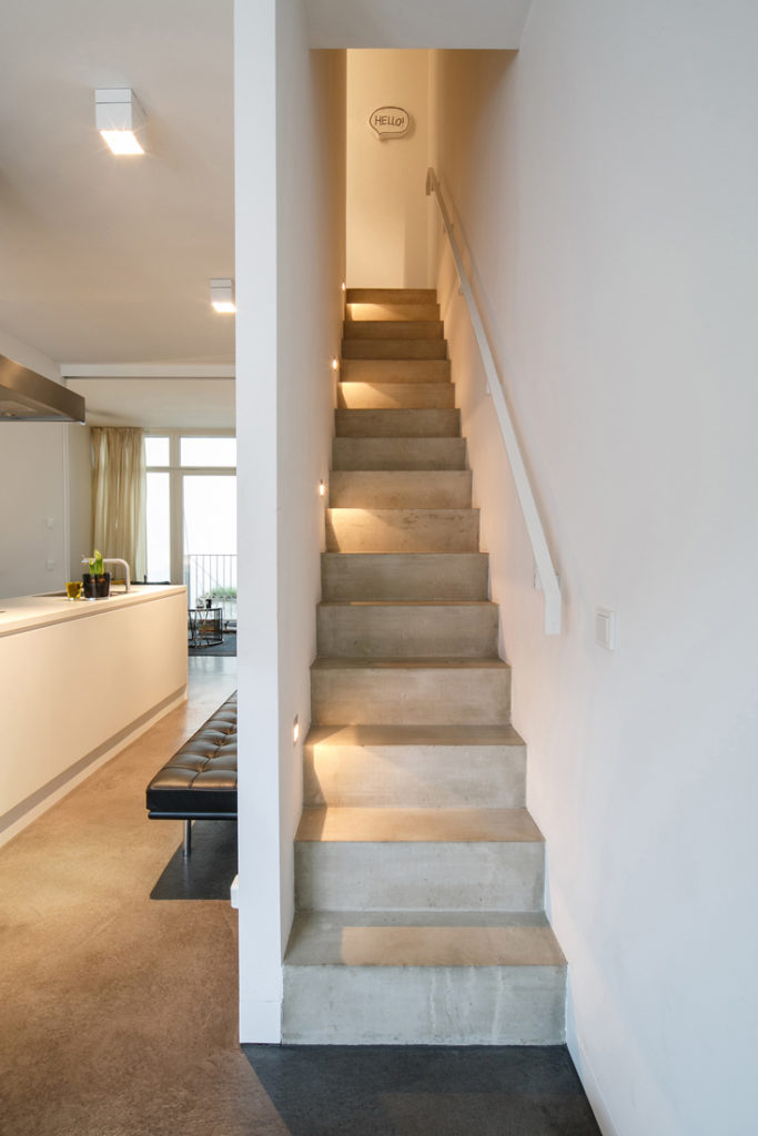 Interieurfotografie einer modernen Betontreppe