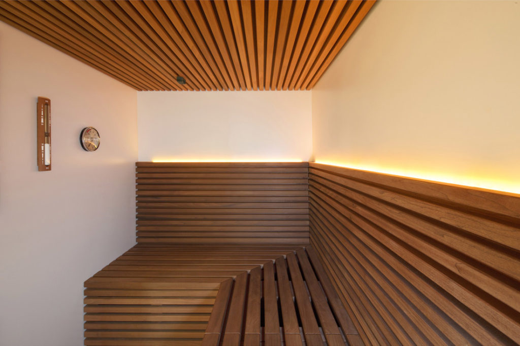 Interieurfoto stimmungsvoll beleuchtete Sauna